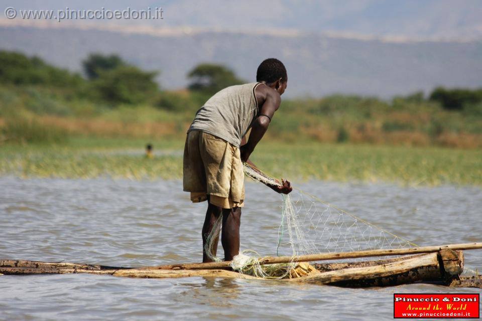 Ethiopia - Lago Chamo - 19 - Pescatore.jpg